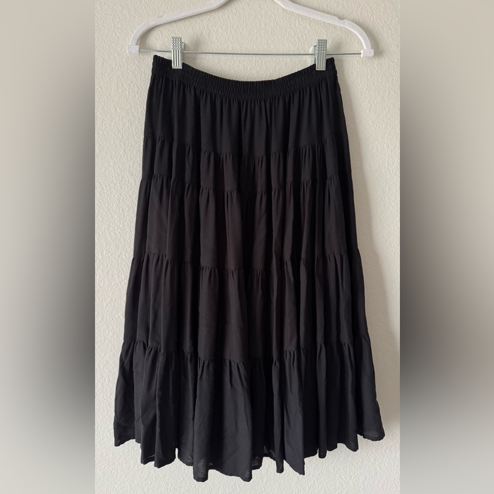 H&M Tiered Midi Skirt Size Small in Black